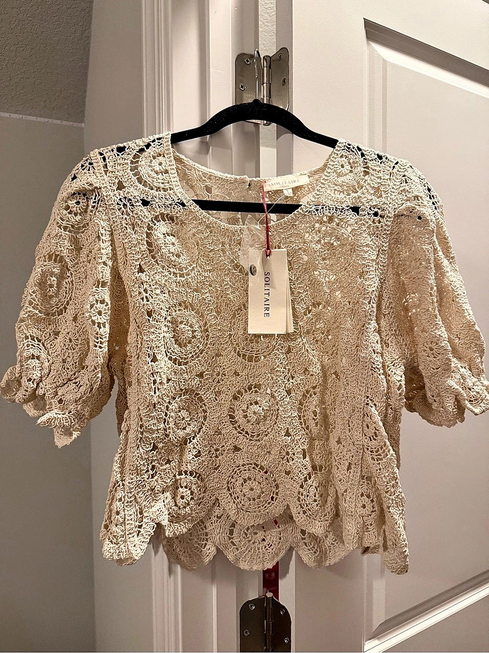 Solitaire Crochet Lace Medallion Top Cream Small NWT